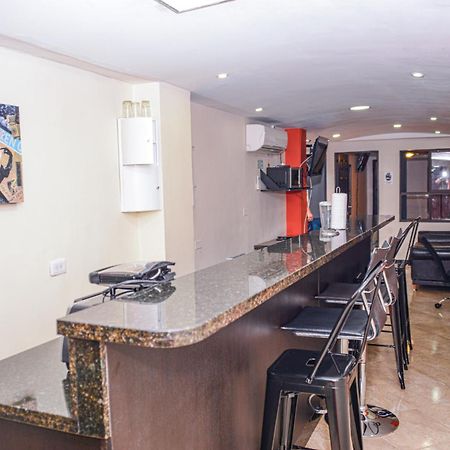 Calle 8 Suites Medellín Buitenkant foto